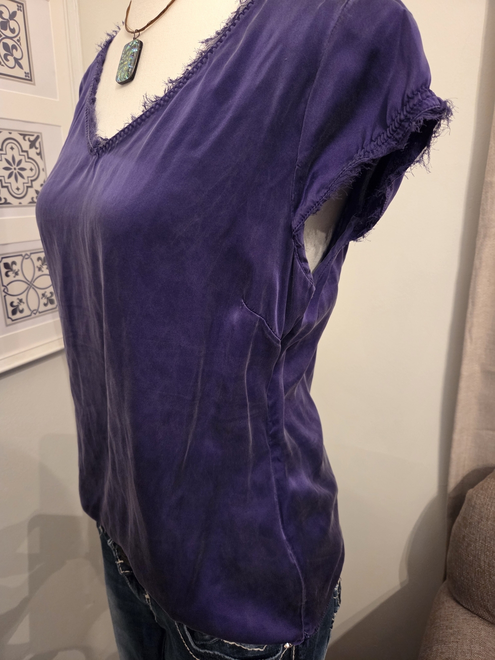 Y2K Tahari 100% Silk Purple Frayed V-Neck Short Sleeve Tee - Vintage Early 2000s - Picture 5 of 9